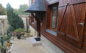 Le Petit Chalet -Appartement Proche De La Vieille Ville , Du Centre Ville Et Du Tram- Petit Dejeuner Offert